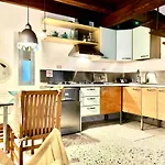 Indipendent House In