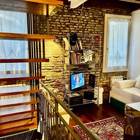 Indipendent House In ונציה