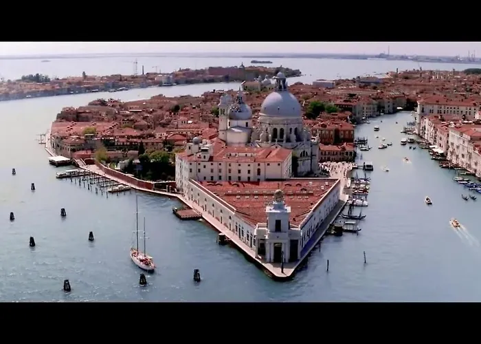 Indipendent House In