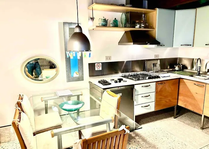 Indipendent House In