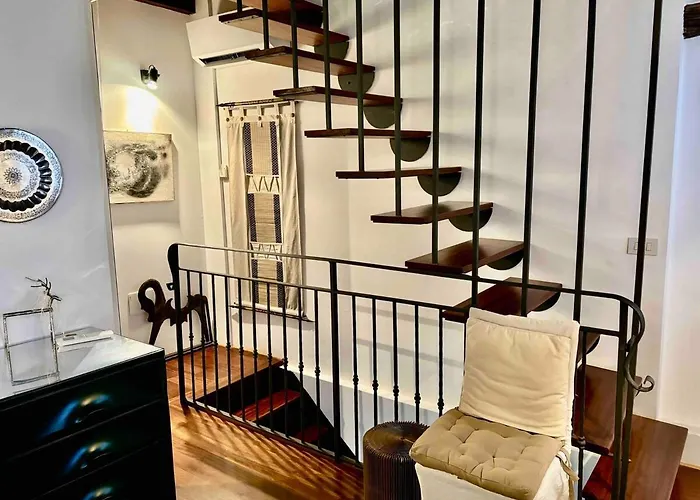 Indipendent House In