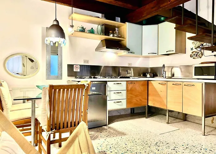 Indipendent House In