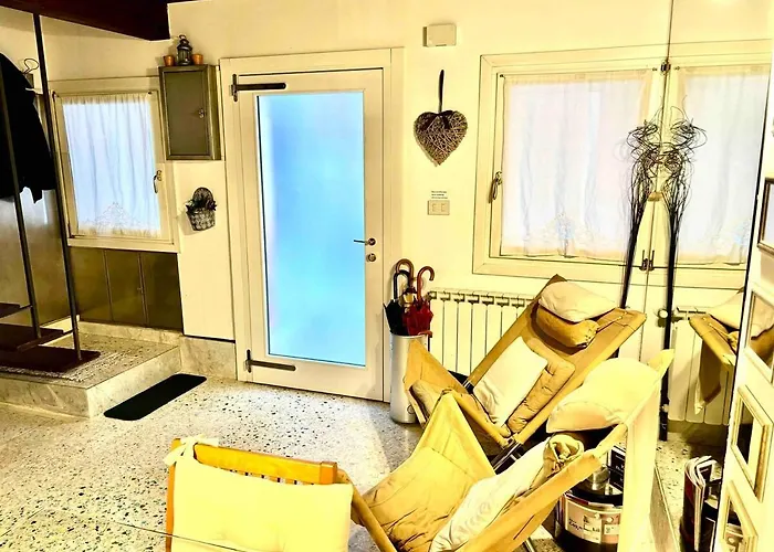 Indipendent House In