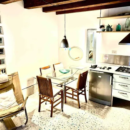 Indipendent House In Venice