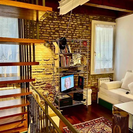 Indipendent House In * Venice