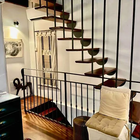 Indipendent House In
